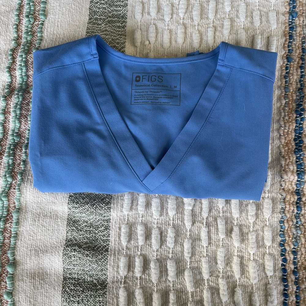 Figs scrub top